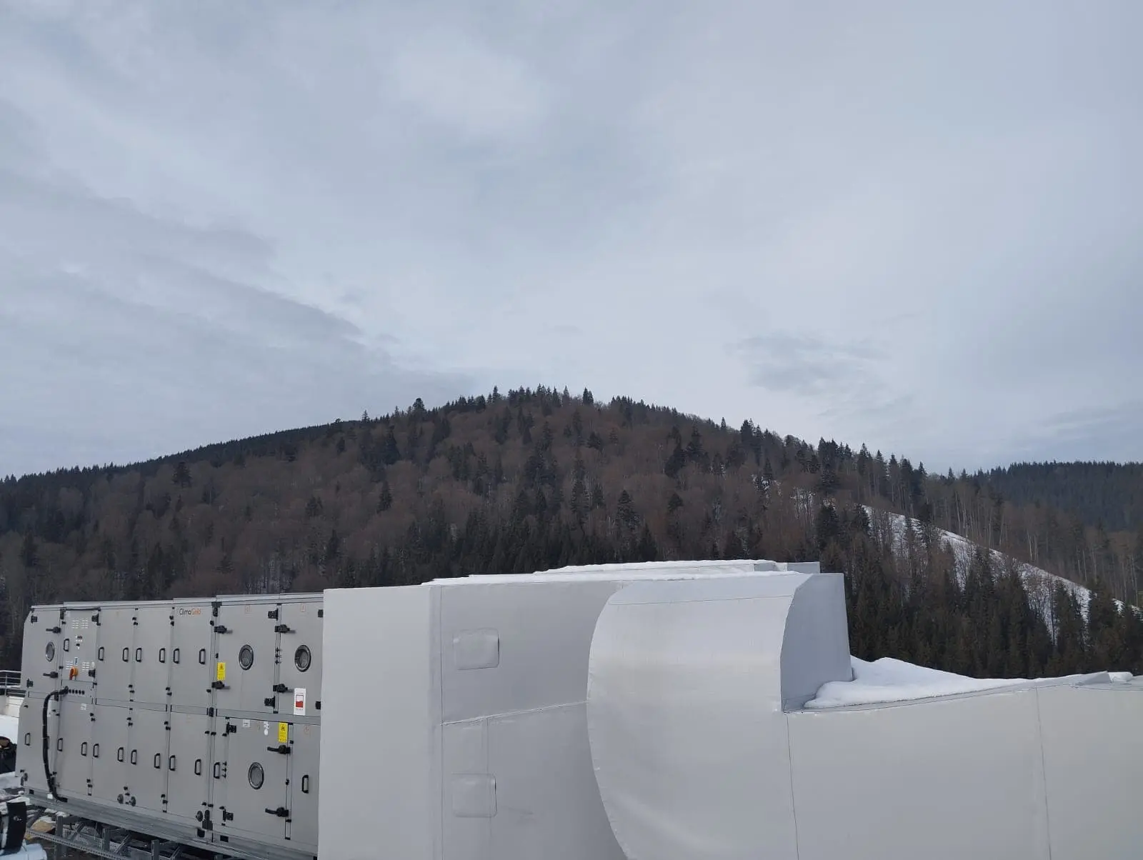 Великогабаритна установка Clima Gold з ізольованими повітроводами на покрівлі